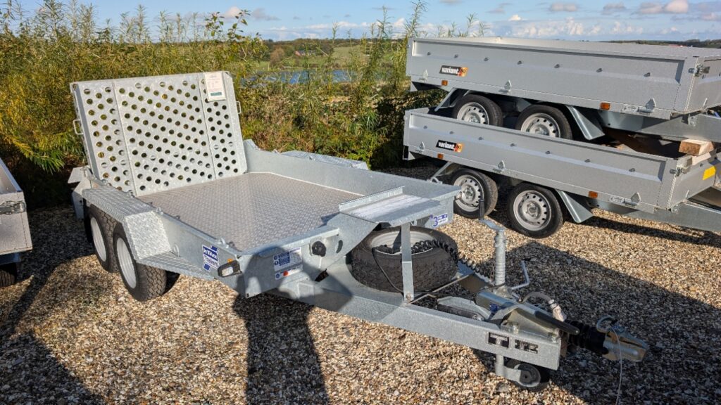 Ifor Williams GH1054BT maskintrailer